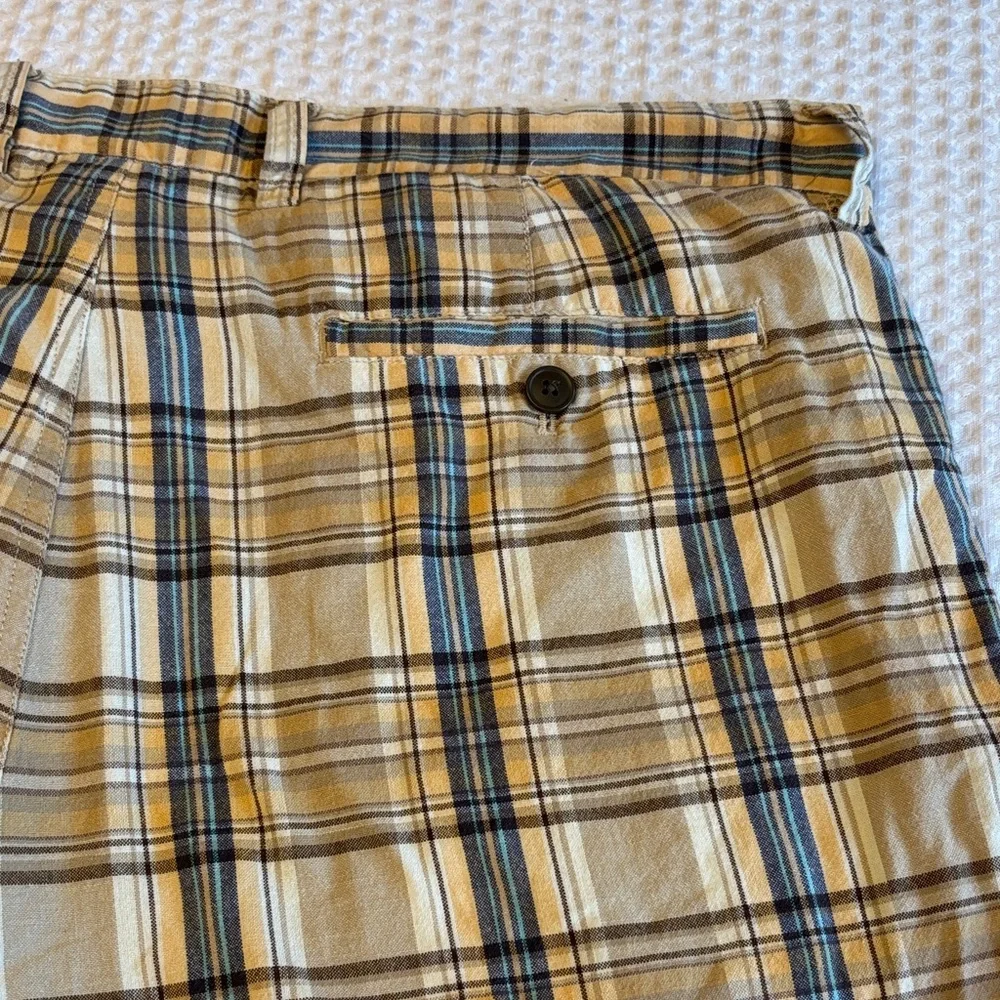 Chaps Men’s Size 36 Tan & Blue Plaid Cotton Shorts Flat Front